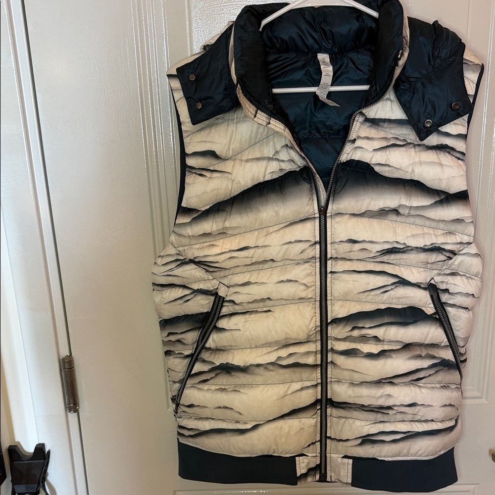 lululemon athletica Black and White Men's Vest